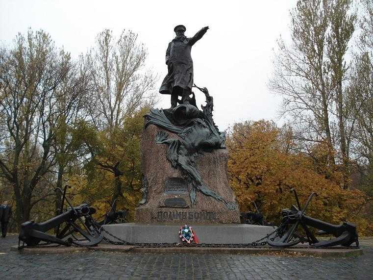 Памятник с. о. макарову (кронштадт)