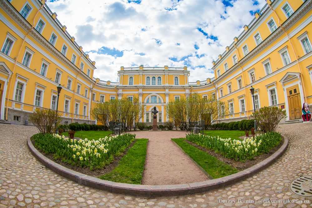 Музей-усадьба державина, санкт-петербург (река фонтанка): особняк, театр, оранжерея, сад и отель