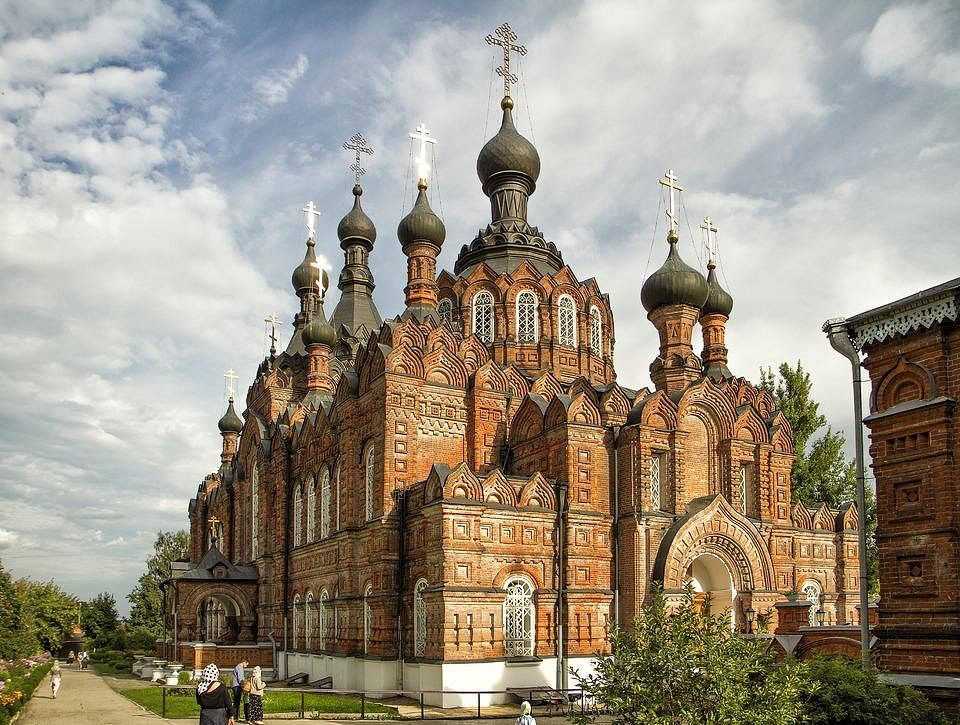Православие в Калужской области, как и во всей центральной России, имело системообразующее значение Начиная со средних веков, здесь создавались монастыри