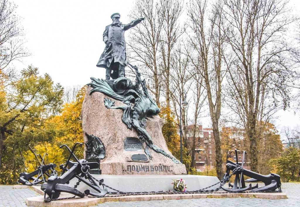 Памятник с. о. макарову (кронштадт)