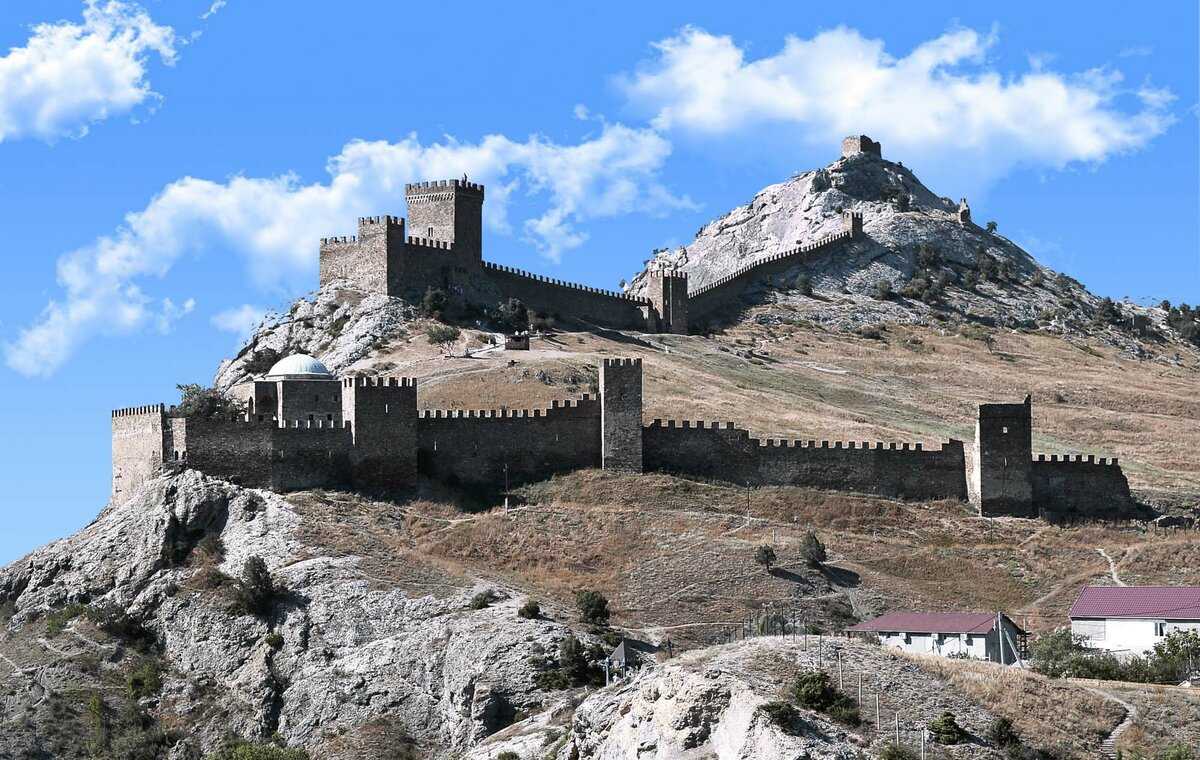 Фото генуэзская крепость в крыму