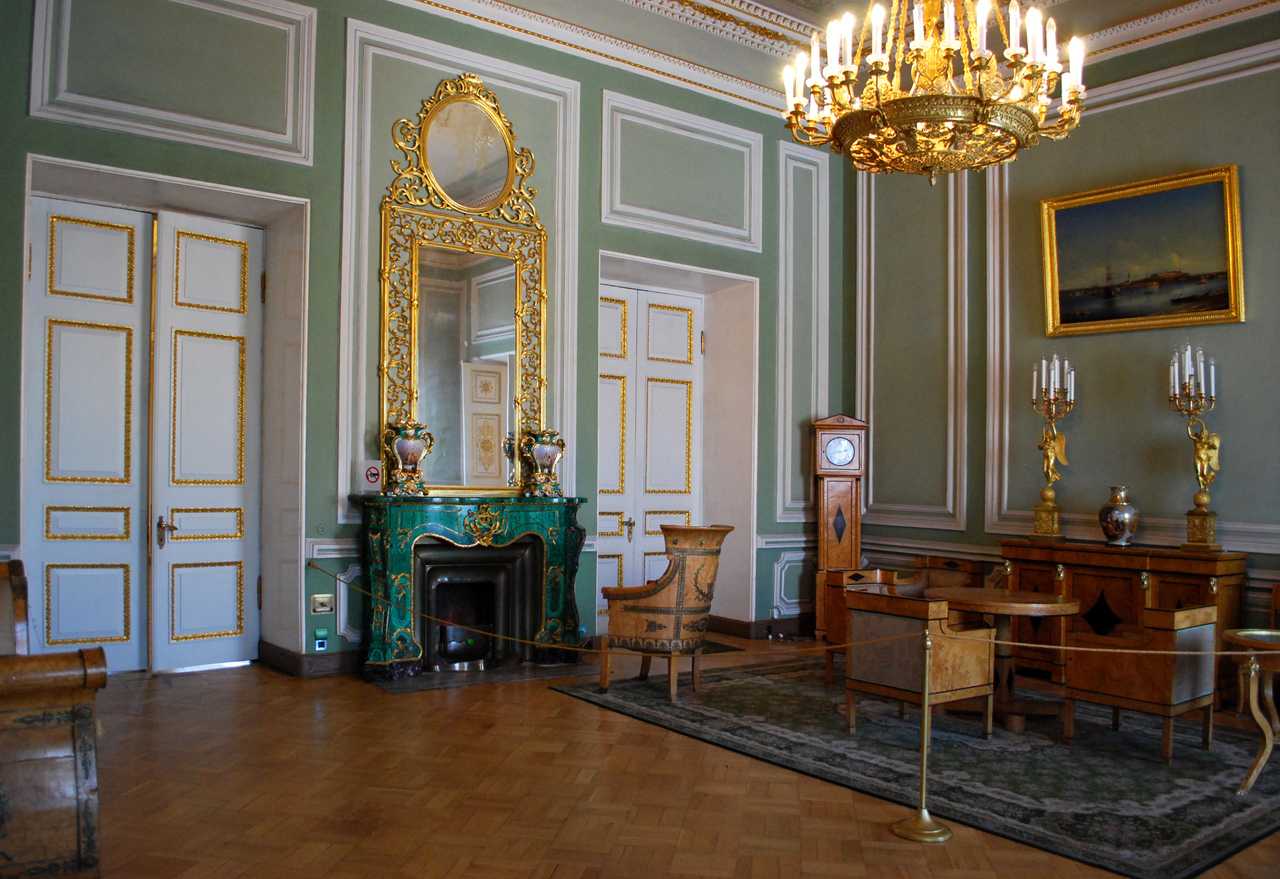 10 резиденций российских императоров, чье великолепие захватывает дух