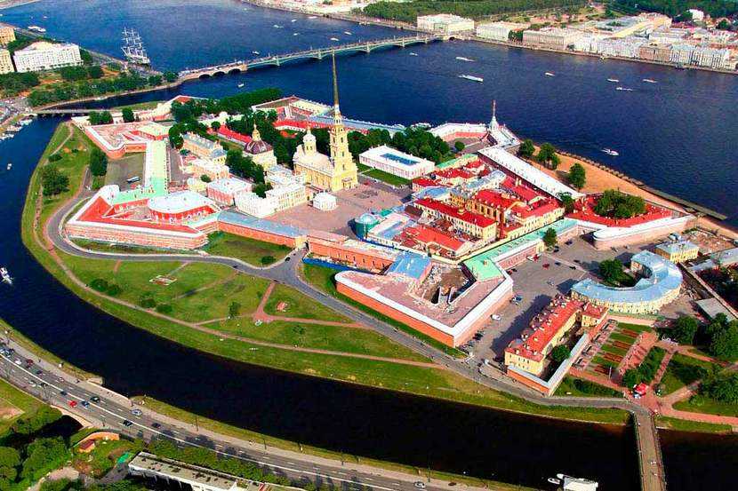 Петропавловская крепость – сердце города на неве