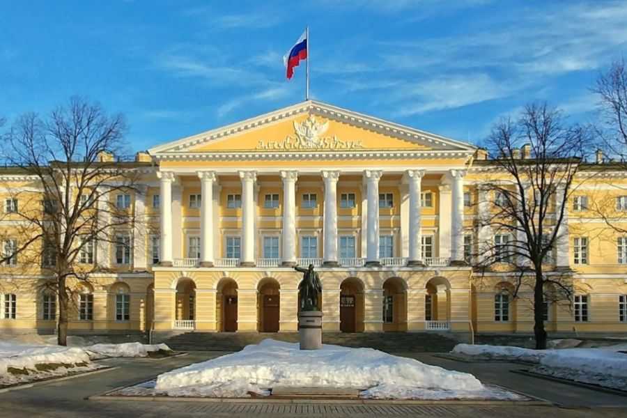 О смольном дворце в санкт-петербурге: музей и администрация, официальный сайт