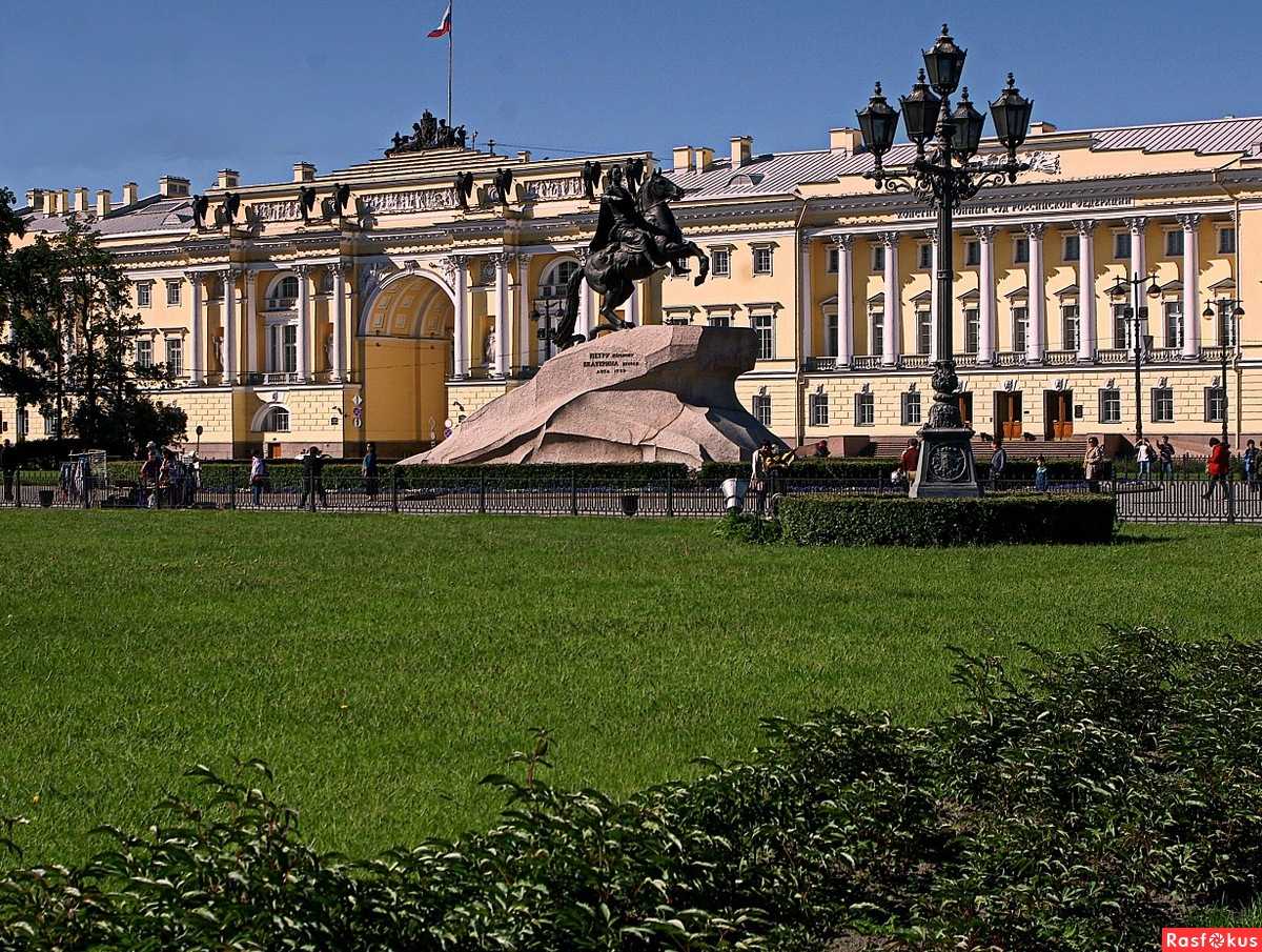 Три главные площади петербурга: дворцовая, исаакиевская и сенатская