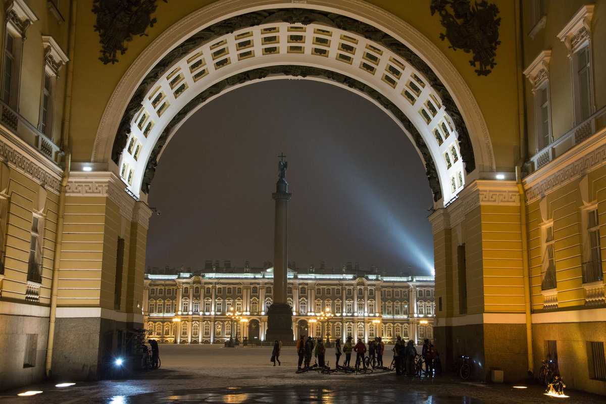 Дворцовая площадь – главный архитектурный ансамбль санкт-петербурга