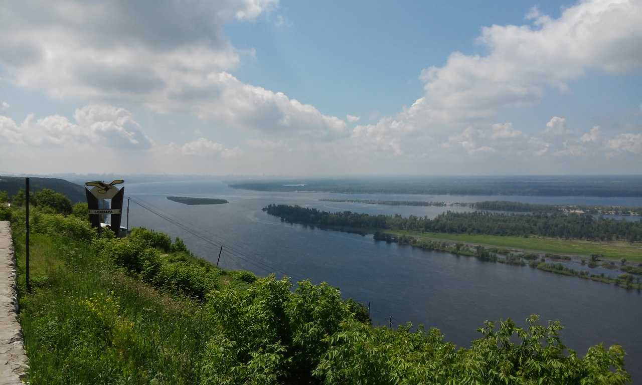 В Самарской области большое количество рек и озер Гордостью Самары является Волга – крупная река не только области, но и Европы Куйбышевское