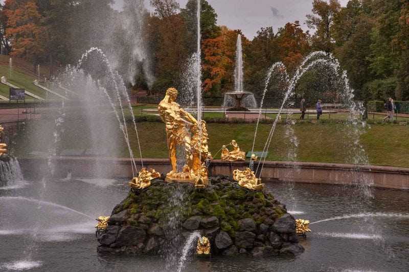 Петергоф: фонтаны нижнего и верхнего парка – фото и описания