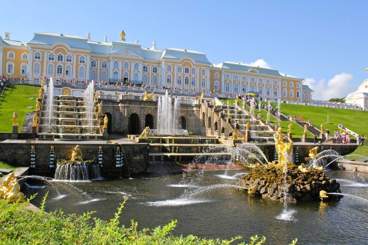 Большой петергофский дворец: история и что посмотреть