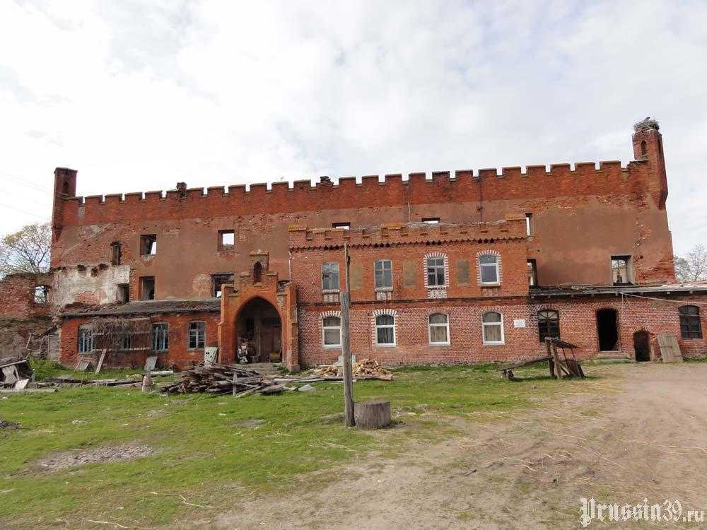 Замок Шаакен - бывший орденский замок в Калининградской области Ныне это музей с экспозициями, таверной и развлечениями на территории, где также проводят различные мероприятия