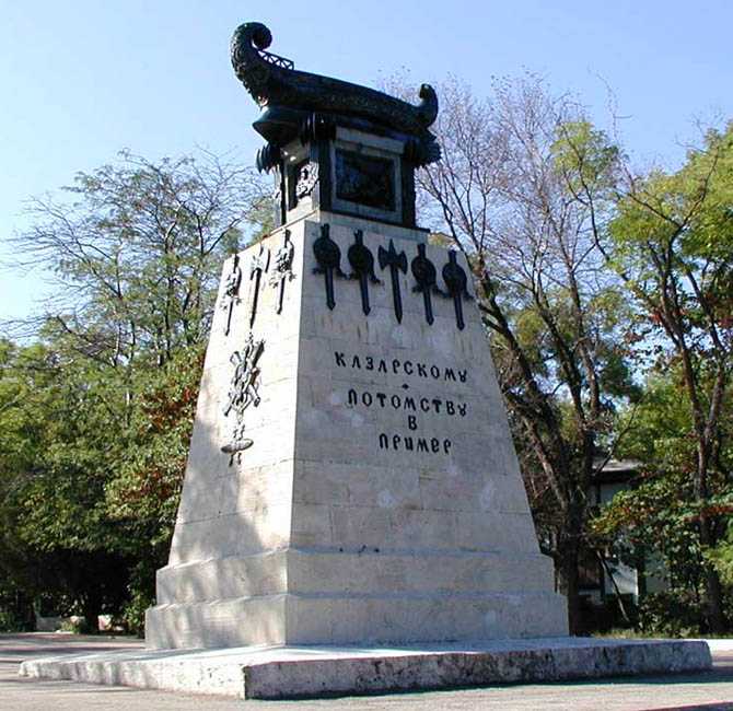 Памятник казарскому в севастополе - монумент потомству в пример