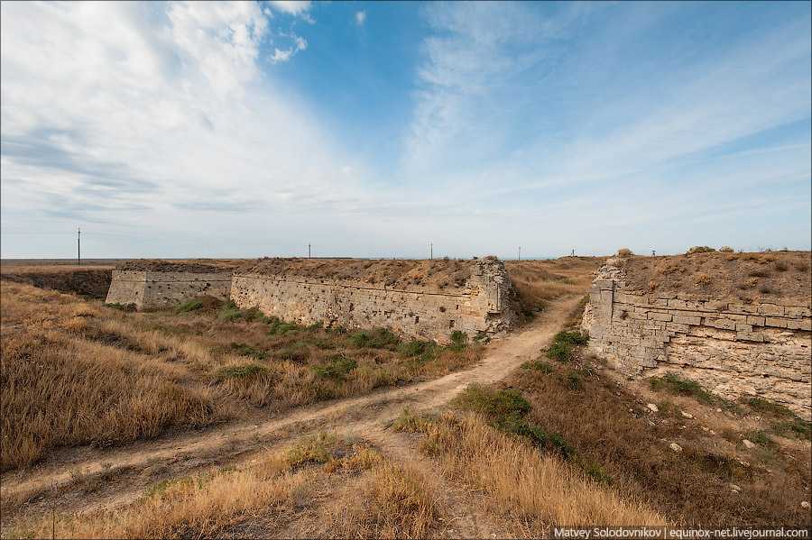 Арабатская крепость в крыму - карта, фото, описание