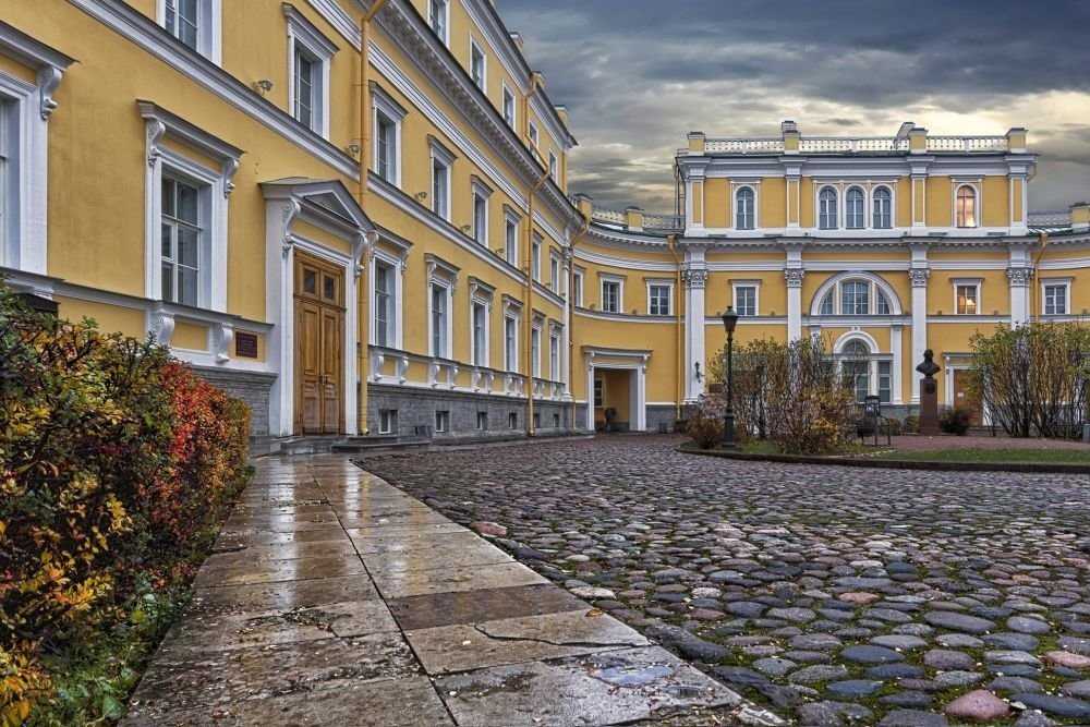 Музей-усадьба державина, санкт-петербург (река фонтанка): особняк, театр, оранжерея, сад и отель