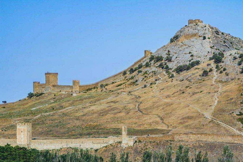 Достопримечательности судака: генуэзская крепость, скалы, гроты, горы