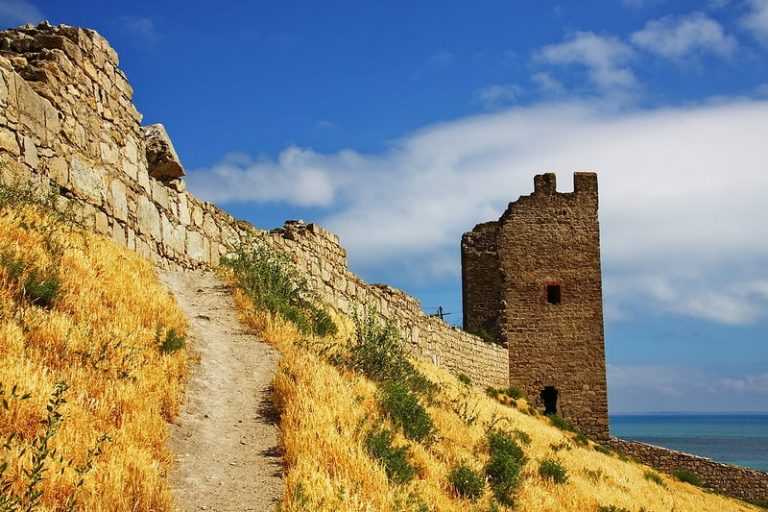 Феодосия, генуэзская крепость: описание, история и интересные факты