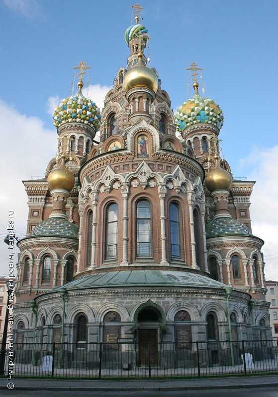 Почему архитектура православного храма, исаакиевский собор, заменена на католическую? - песчаный воин