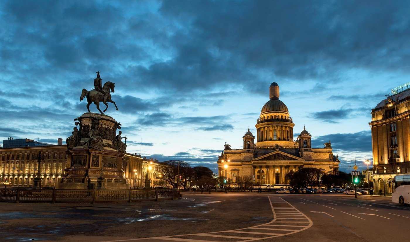 Исаакиевская площадь - одна из главных достопримечательностей санкт-петербурга