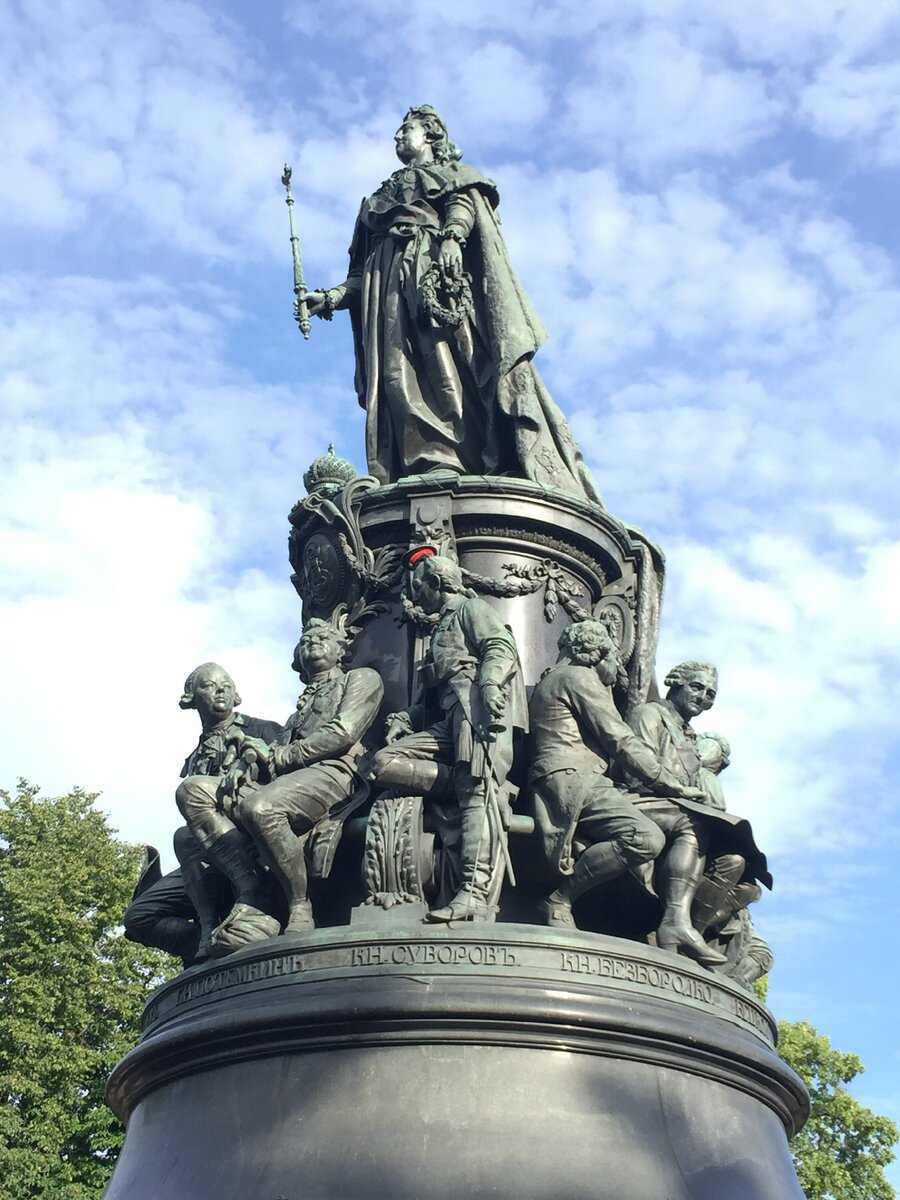 Памятник екатерине ii  описание и фото - россия - санкт-петербург : санкт-петербург