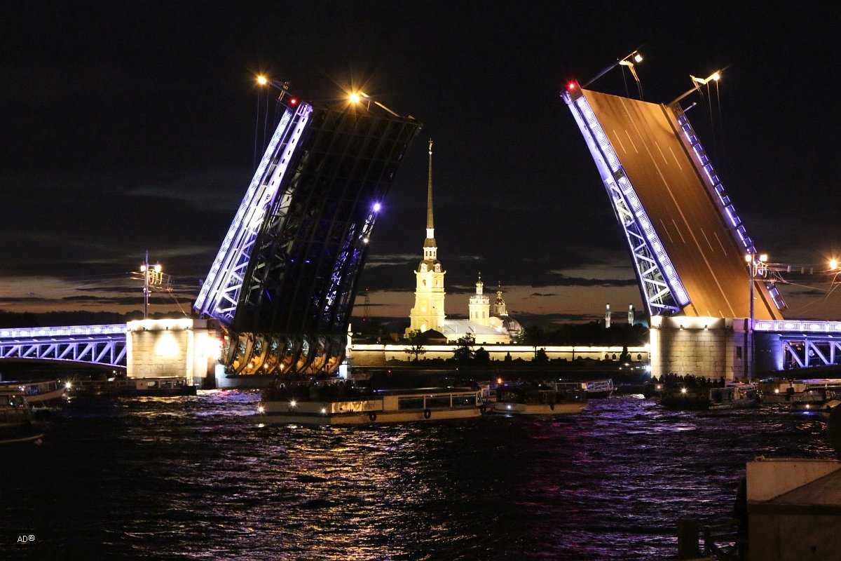 Дворцовый мост в санкт-петербурге