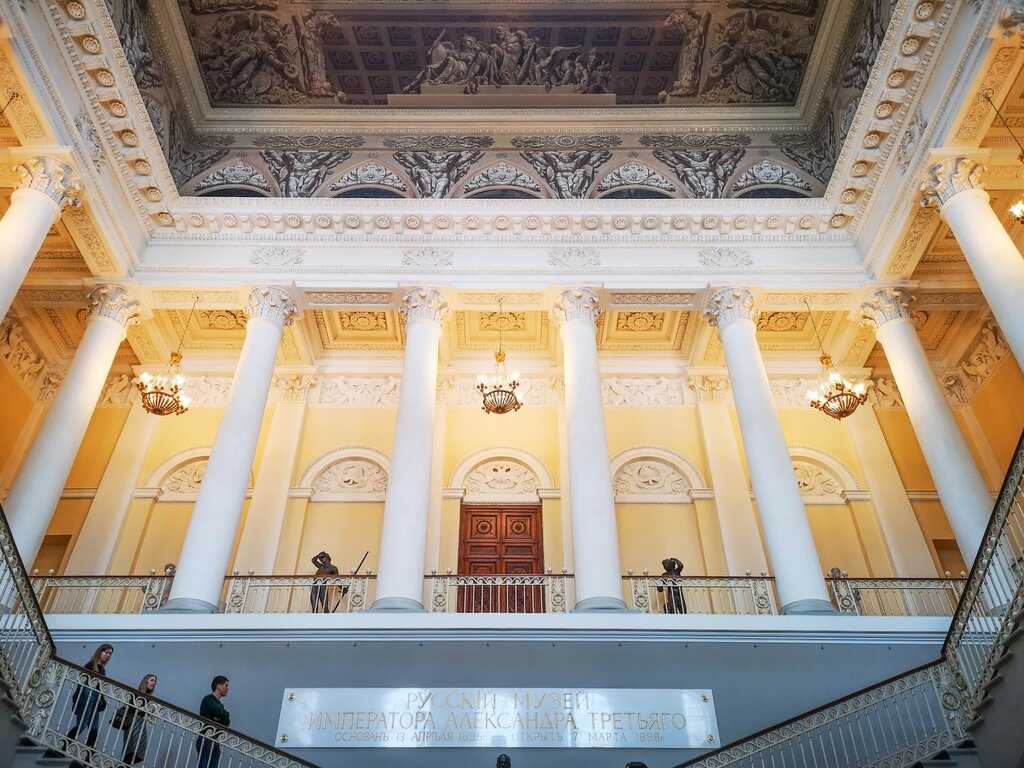 Михайловский дворец - бывший великокняжеский дворец и одно из красивейших зданий в центре Петербурга Сегодня в стенах дворца находятся экспозиции Русского музея